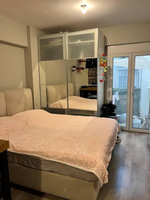 Urban Escape In Appartement